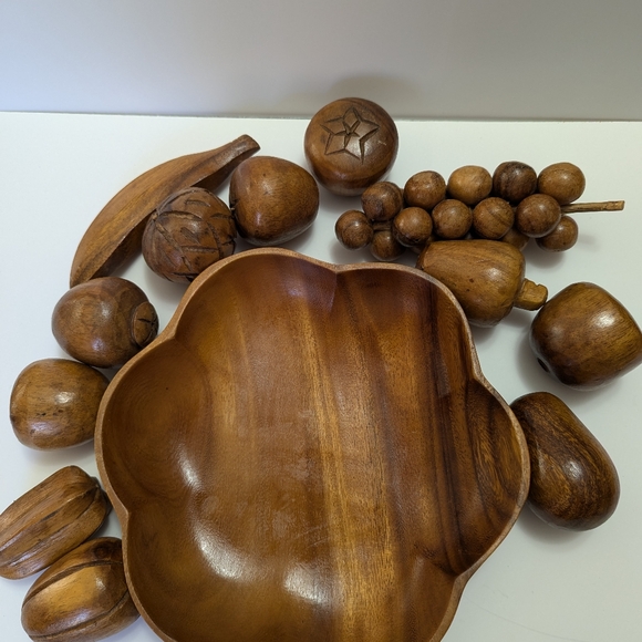 Vintage mid century wood fruit bowl with fruit - Picture 2 of 3